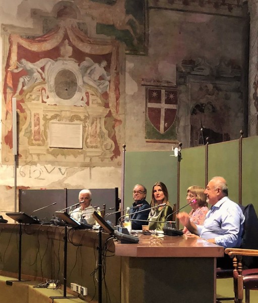 7Veduta_relatori con_affreschi.jpg